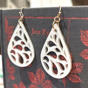 Tear drop‎ lazer cut white resin with clear coat finish earrings